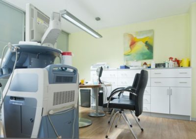 Praxis Alsweiler Behandlungszimmer